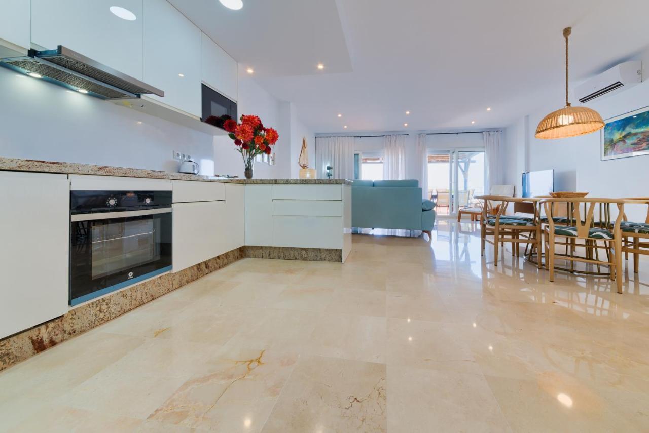 Holidays2Fuengirola Duplex With Stunning Sea View, Terraces,1St Line Beside Port 外观 照片