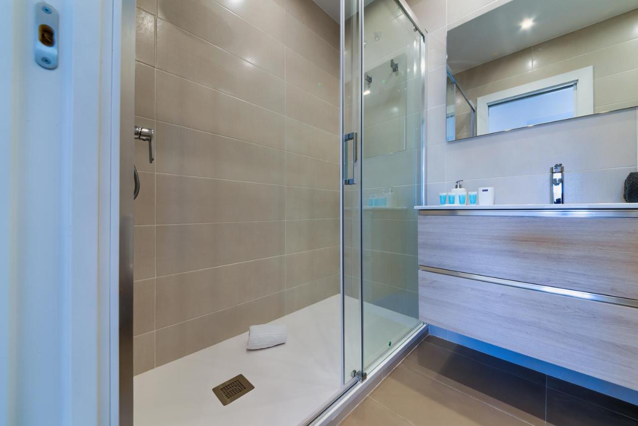 Holidays2Fuengirola Duplex With Stunning Sea View, Terraces,1St Line Beside Port 外观 照片