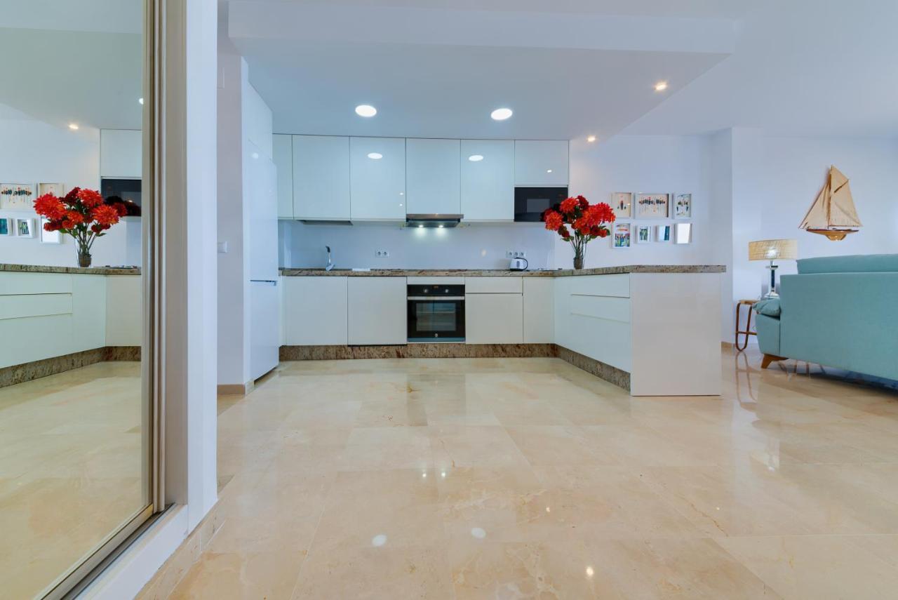 Holidays2Fuengirola Duplex With Stunning Sea View, Terraces,1St Line Beside Port 外观 照片